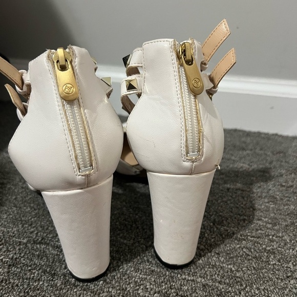 Adrienne Vittadini Rhinestone Heels Women's Size 10 Studded White Strappy - Picture 4 of 9